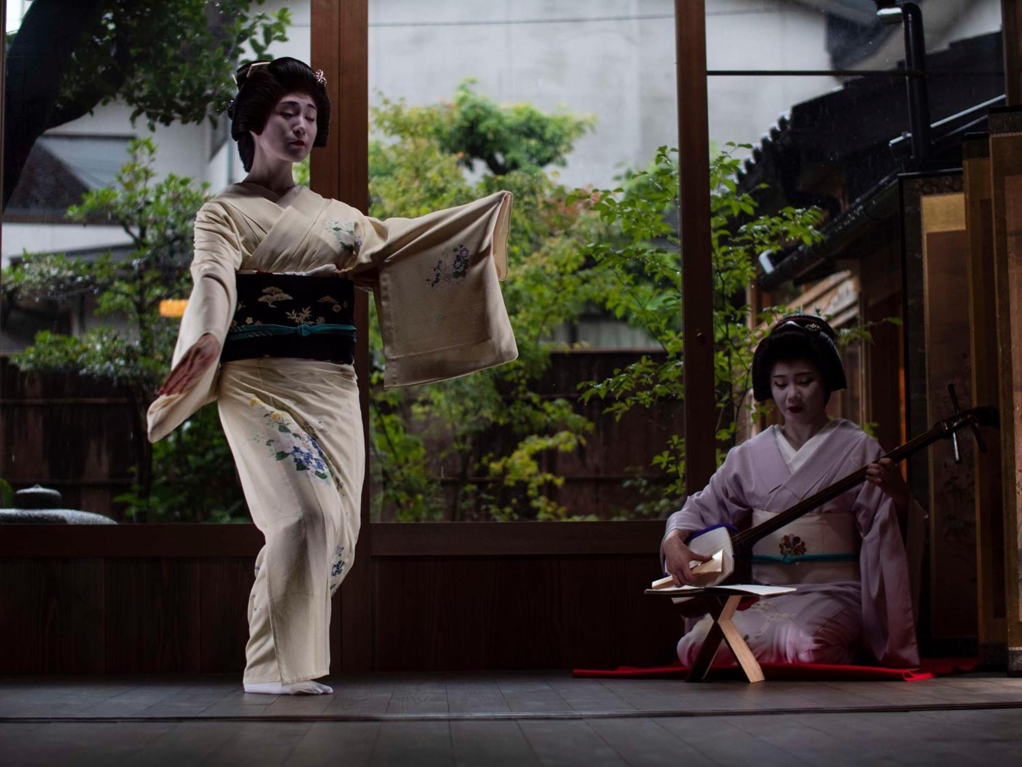 Hyatt Centric Kanazawa Exterior photo A scene from a traditional Japanese dance