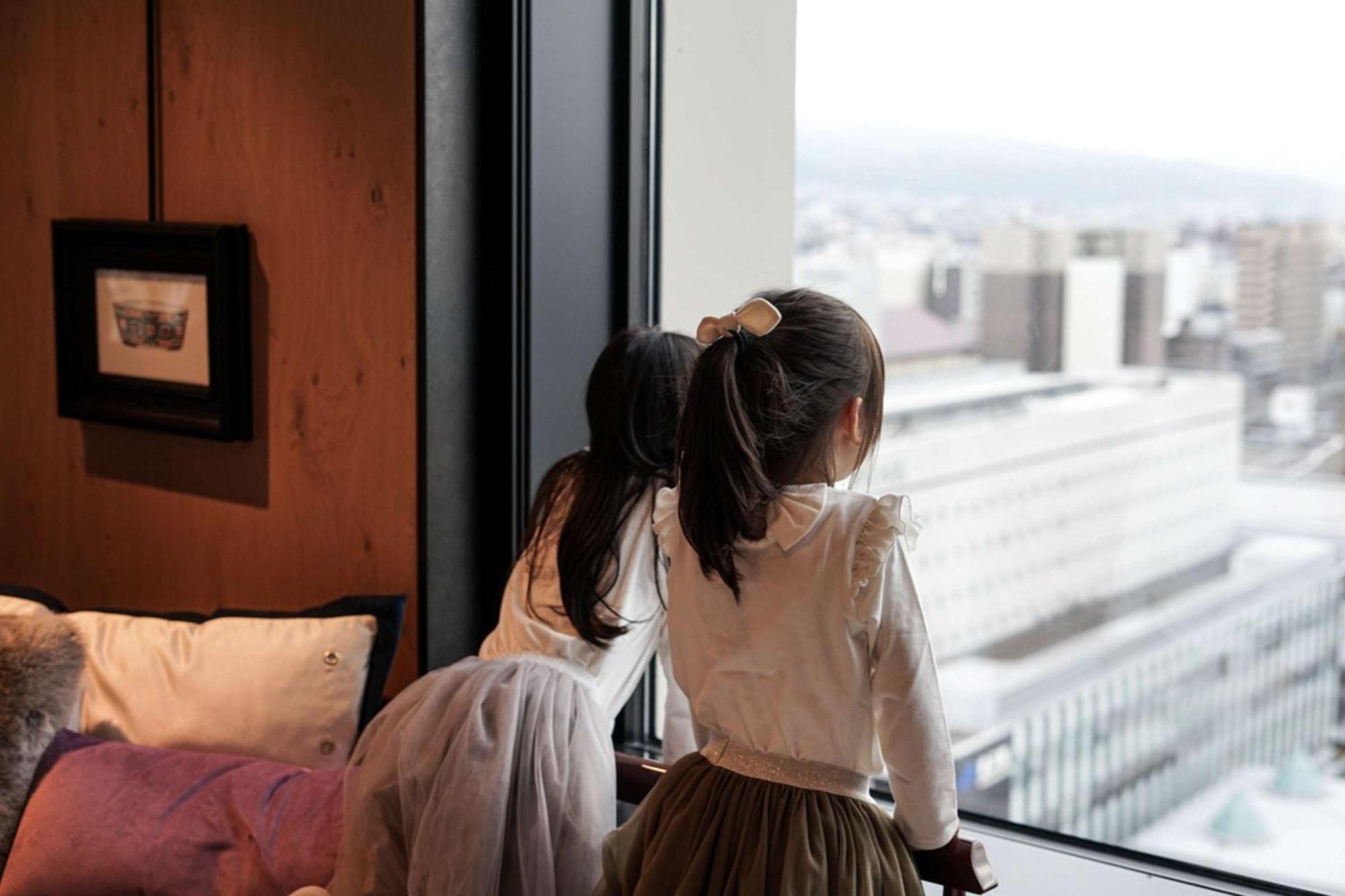 Hyatt Centric Kanazawa Exterior photo Two girls in hanbok
